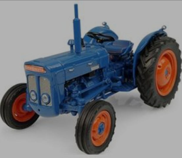 Universal Hobbies Fordson Super Dexta (1962)